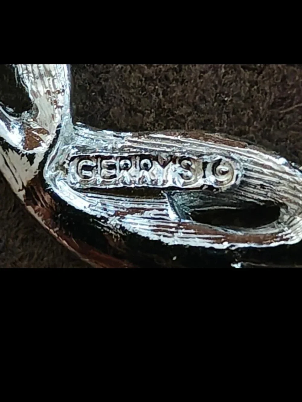 1960s Signed Gerry's Silver Tone Circle Leaf Textured Pin Brooch